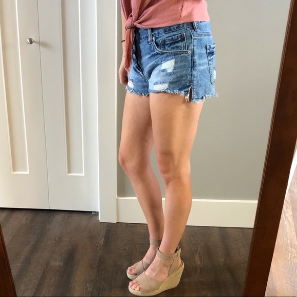 Bullhead Slouchy Jean Short - Picture 2 of 6